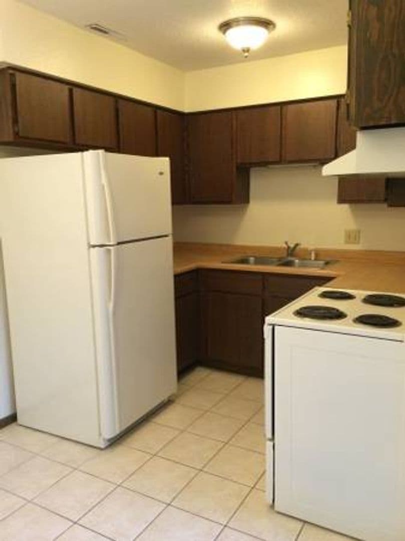 Waterloo Apartment: 3549-3749 Cobblestone Circle Apartments