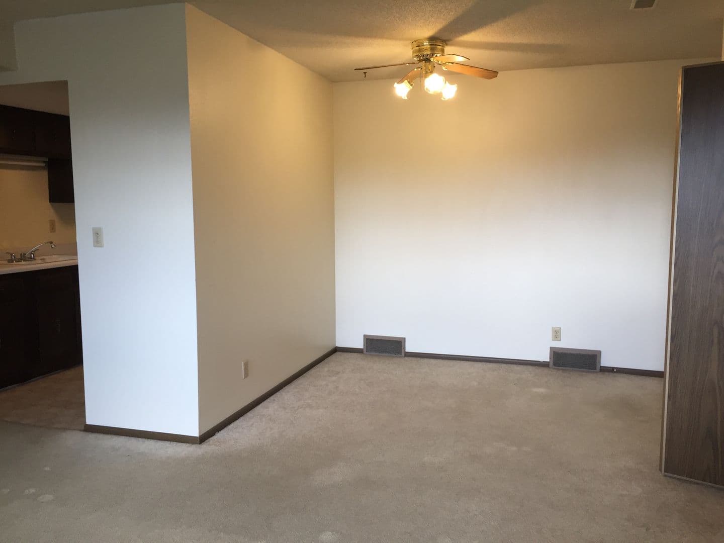 Waterloo Apartment: 1127-1137 Ravenwood Road