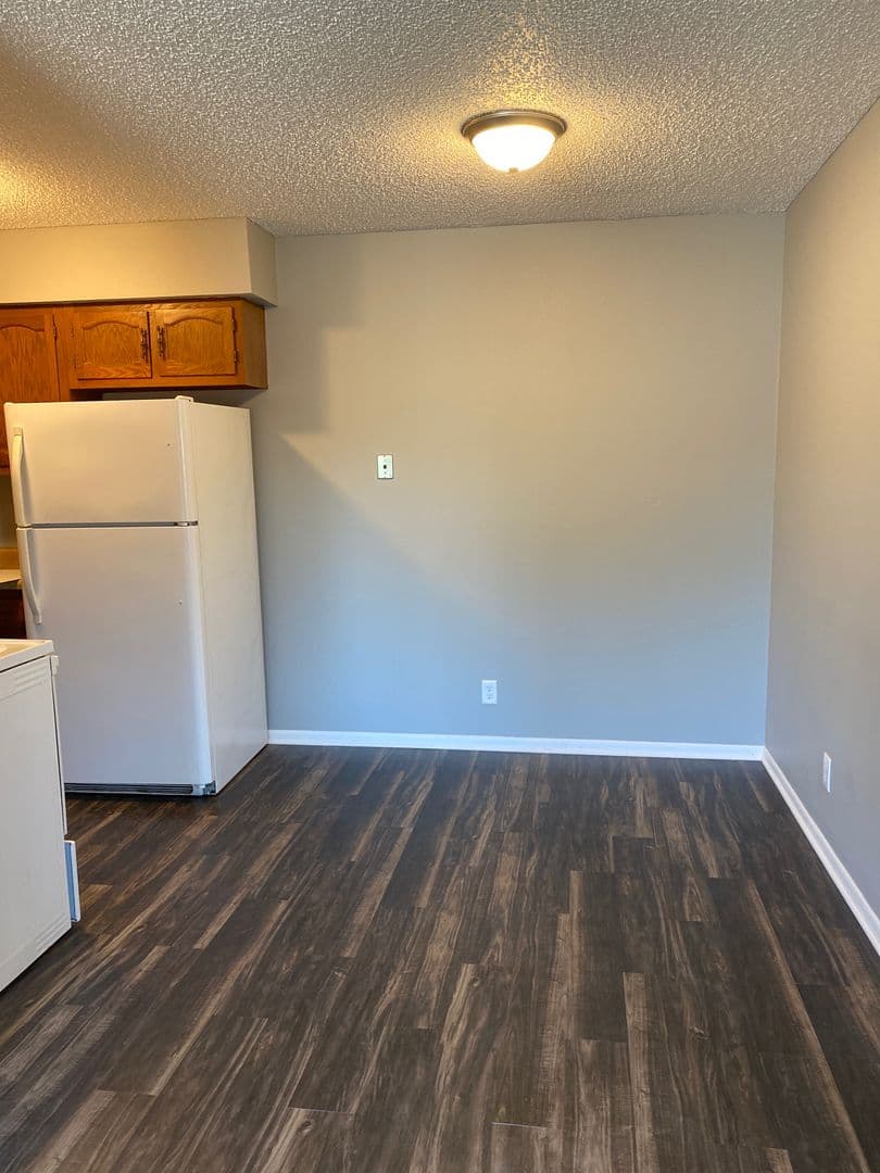 Waterloo Apartment: 233 Brookeridge Apartments