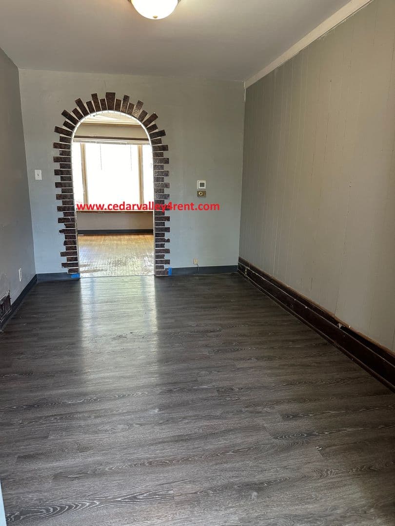 Waterloo House: 434 Oaklawn Avenue