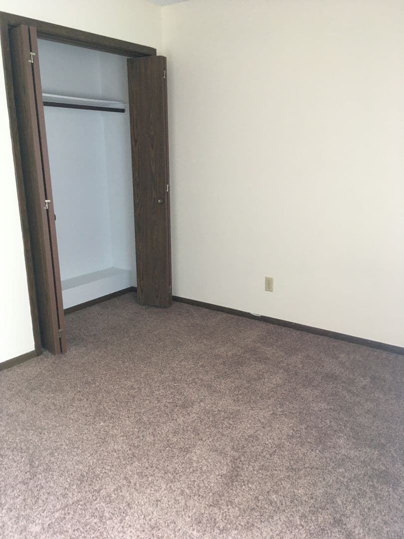 Waterloo Apartment: 3549-3749 Cobblestone Circle Apartments