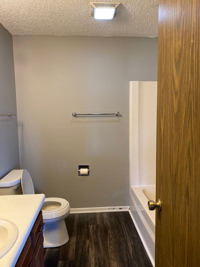Waterloo Apartment: 233 Brookeridge Apartments