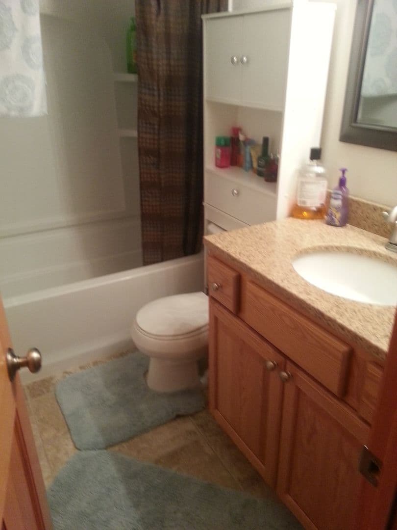 Waterloo Apartment: 525 Colby Rd