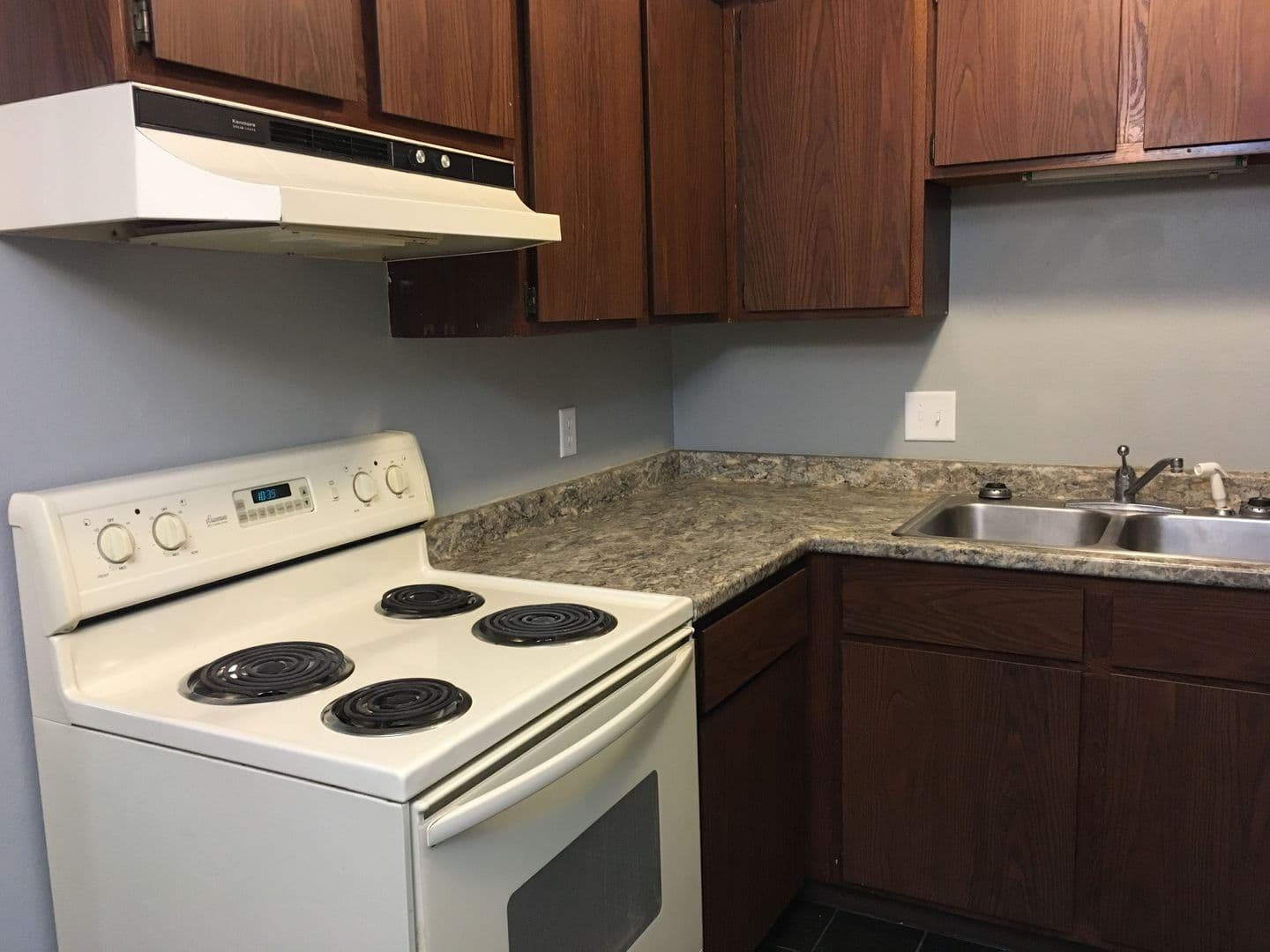 Waterloo Apartment: 3301-3349 Cobblestone Circle Apartments