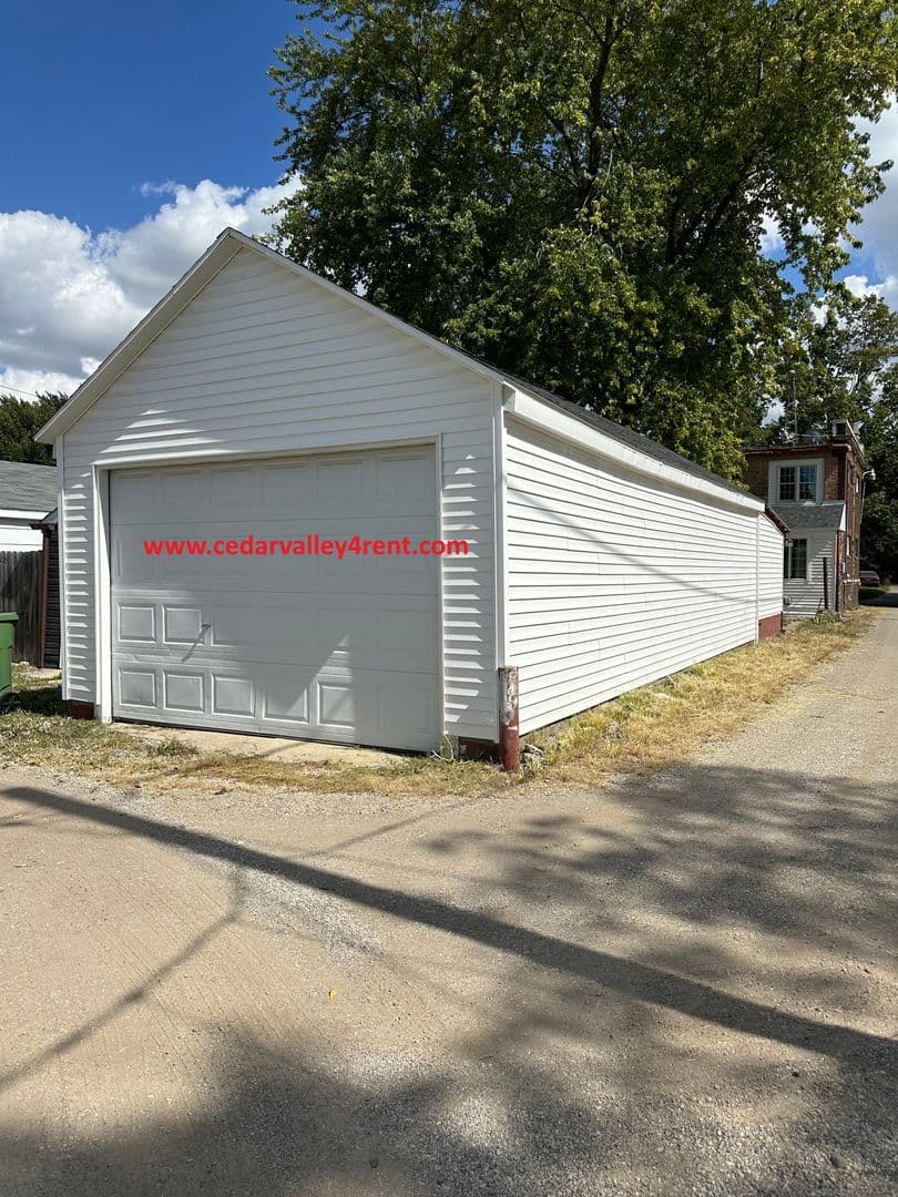 Waterloo House: 434 Oaklawn Avenue