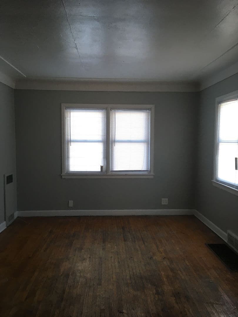 Waterloo House: 1104 West 8th St