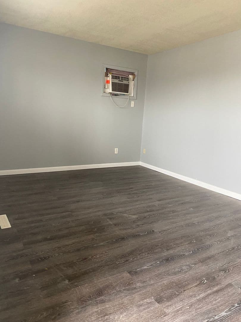 Waterloo Apartment: 1206 Washington Street A-D