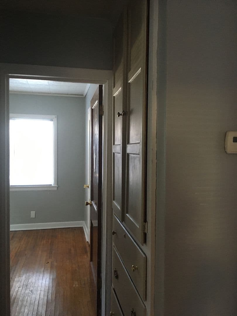 Waterloo House: 1104 West 8th St
