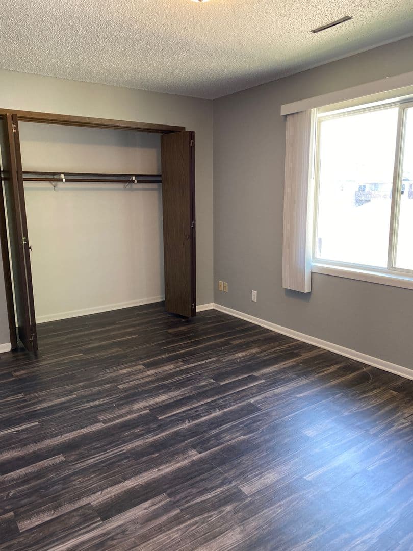 Waterloo Apartment: 233 Brookeridge Apartments