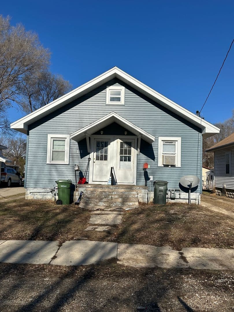 Waterloo House: 311 Dearborn