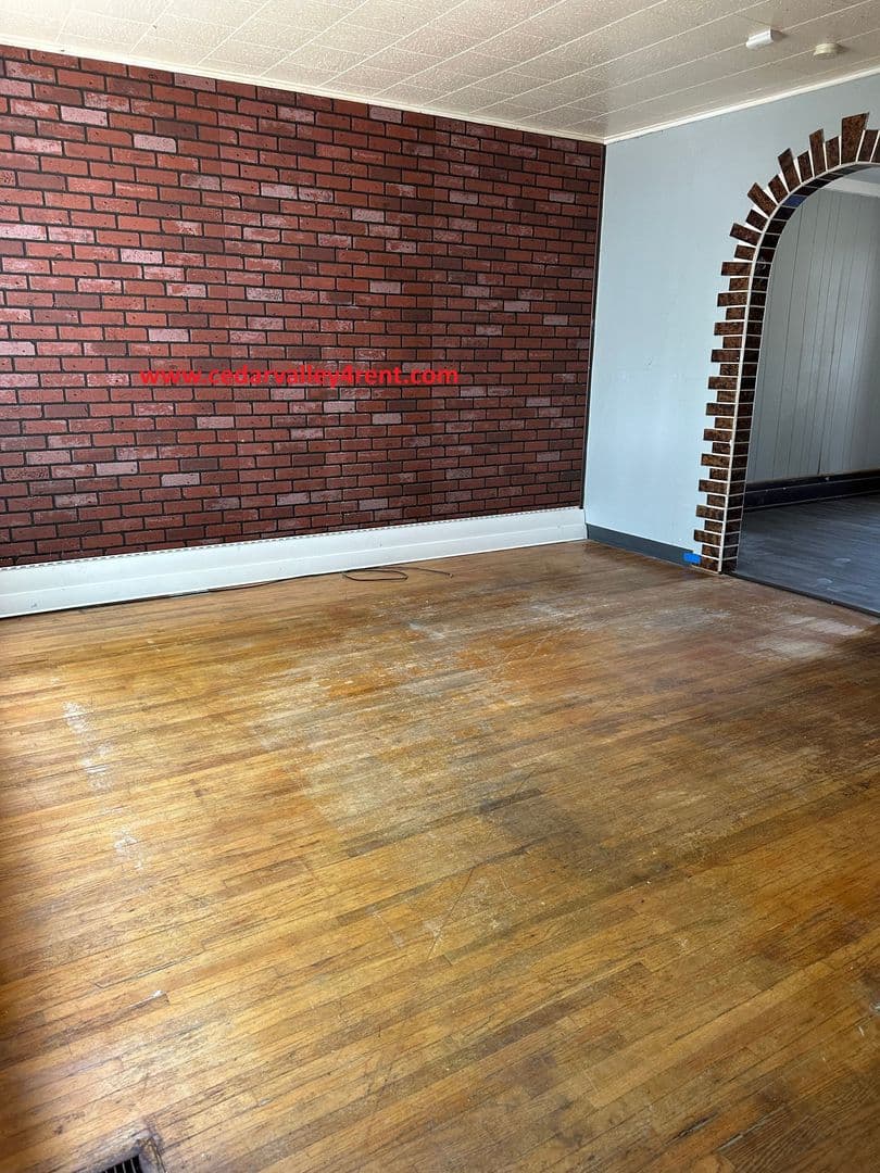 Waterloo House: 434 Oaklawn Avenue