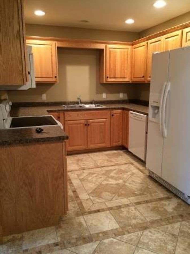 Waterloo Apartment: 3401-3501 Cobblestone Circle