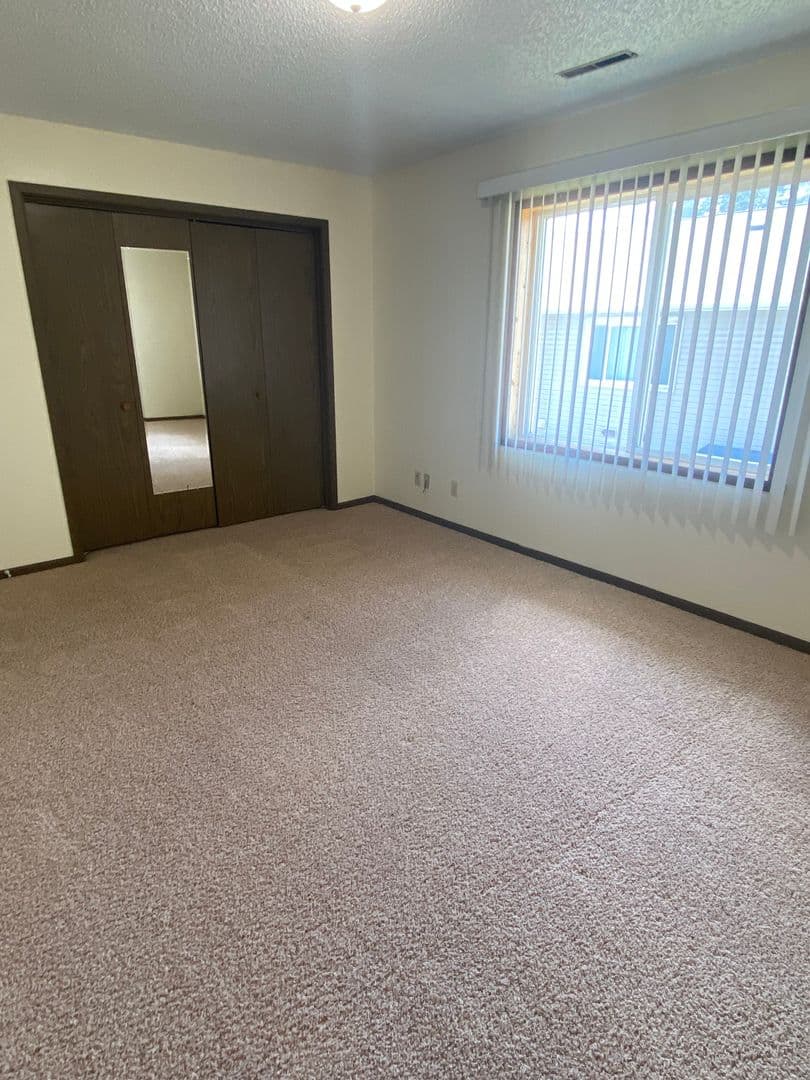 Waterloo Apartment: 3301-3349 Cobblestone Circle Apartments