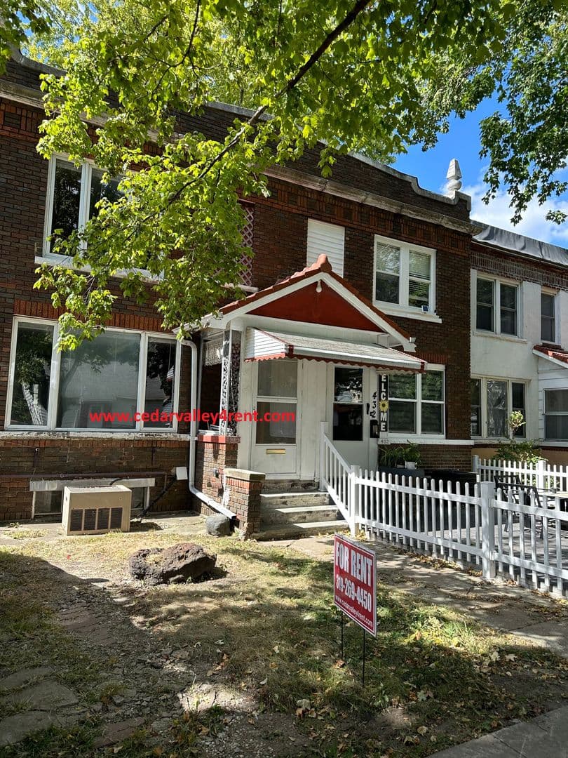 Waterloo House: 434 Oaklawn Avenue