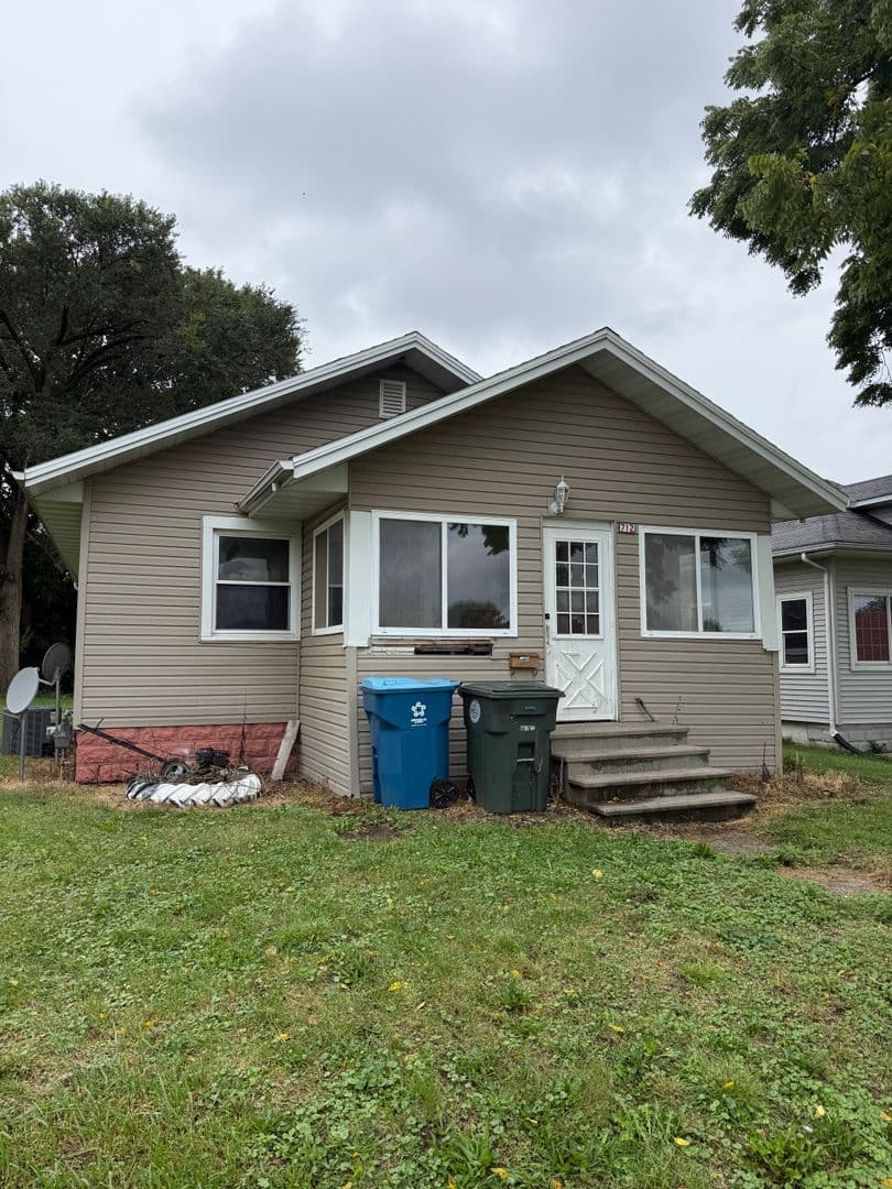 Waterloo House: 712 Western Avenue