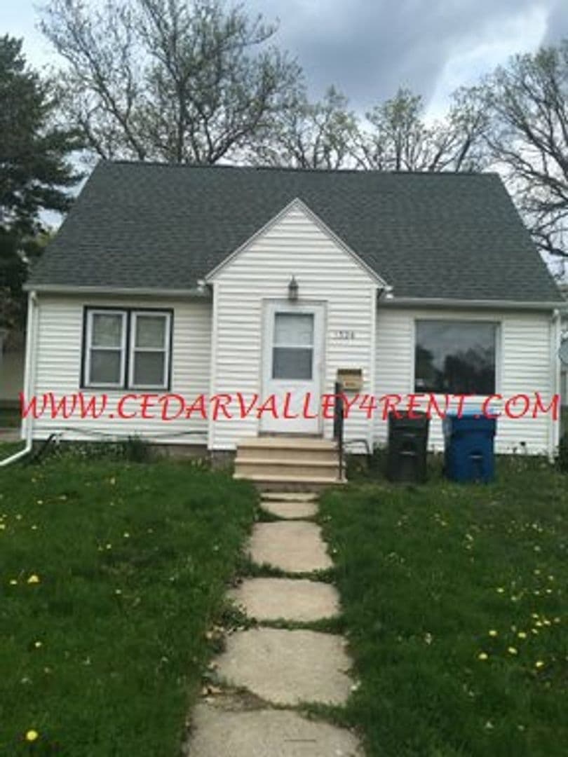 Waterloo House: 1324 Stratford