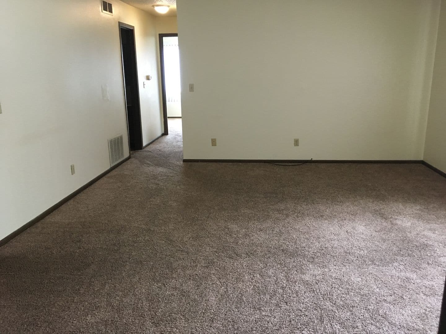 Waterloo Apartment: 3549-3749 Cobblestone Circle Apartments