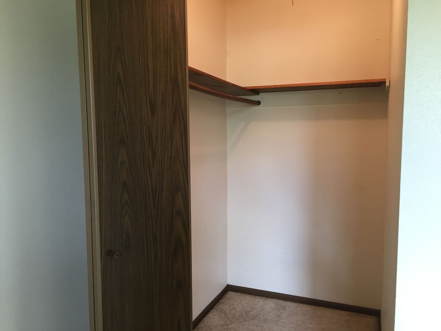 Waterloo Apartment: 1127-1137 Ravenwood Road