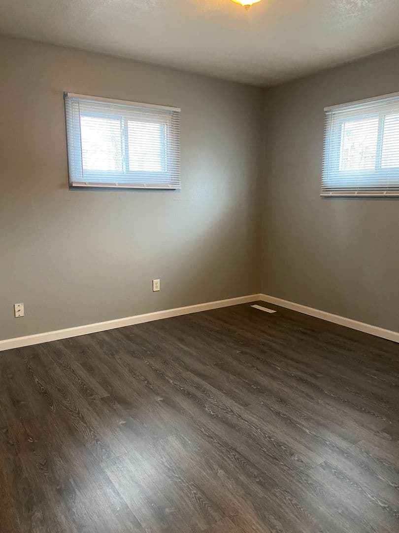 Waterloo Apartment: 1206 Washington Street A-D