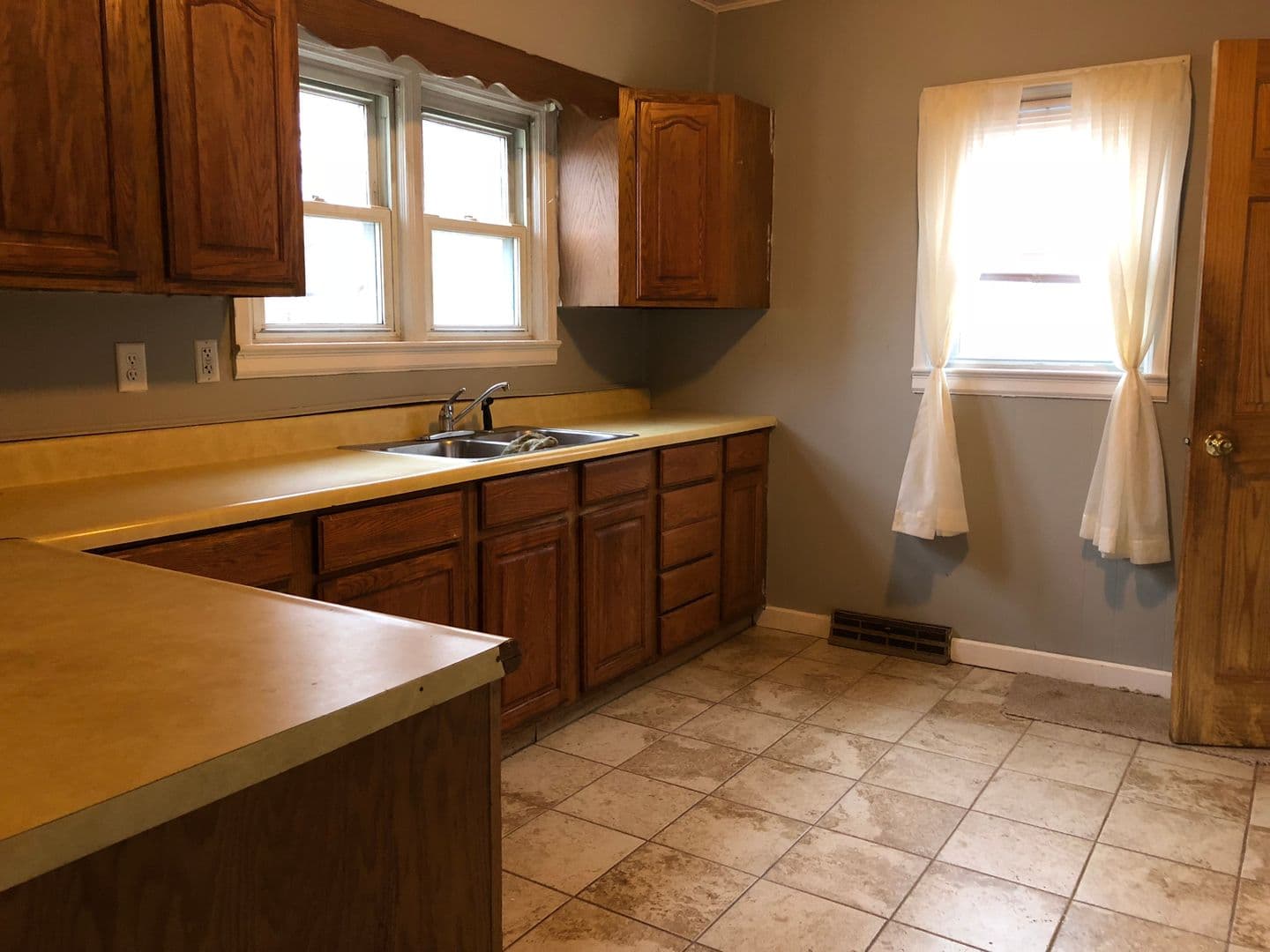 Waterloo House: 917 Kern