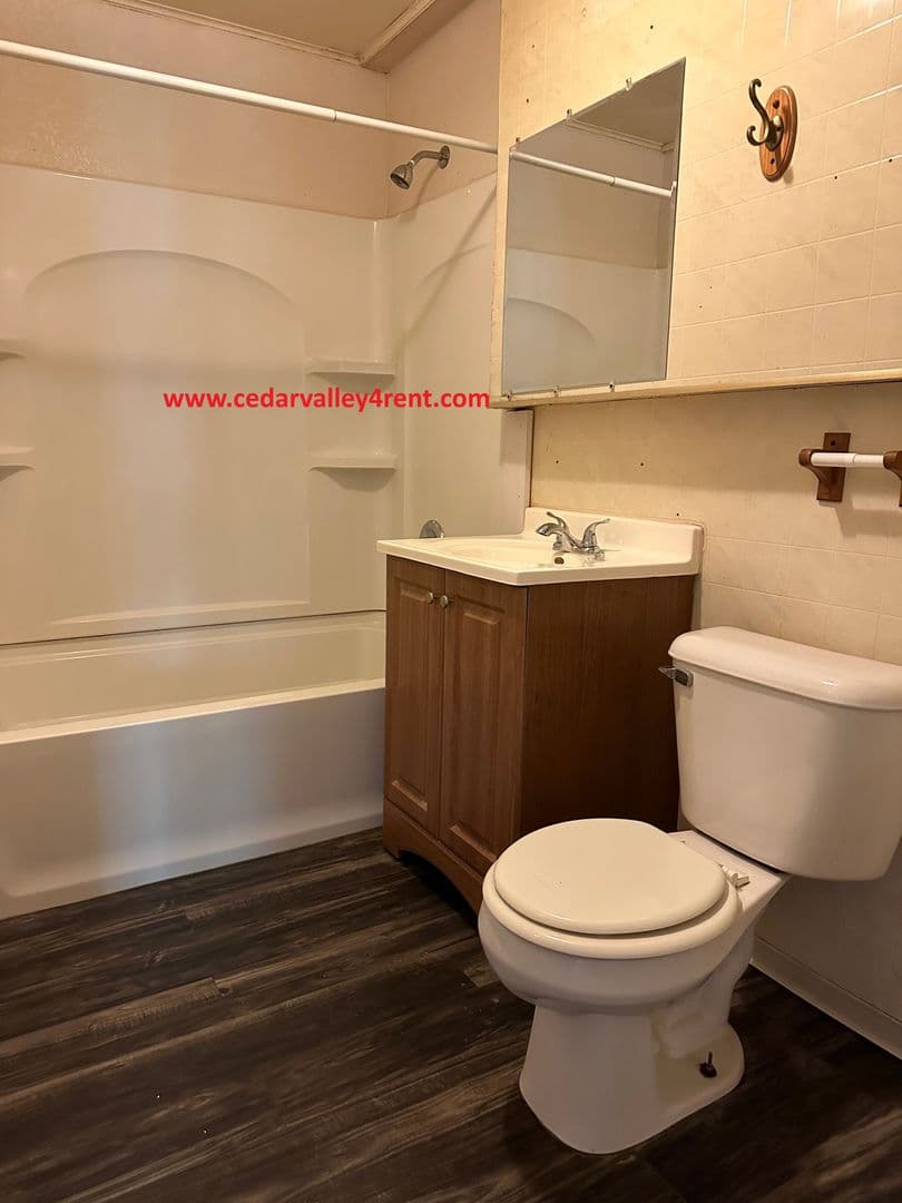 Waterloo House: 434 Oaklawn Avenue