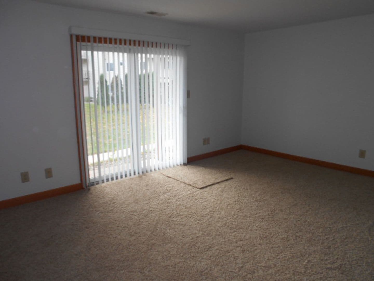 Waterloo Apartment: 525 Colby Rd