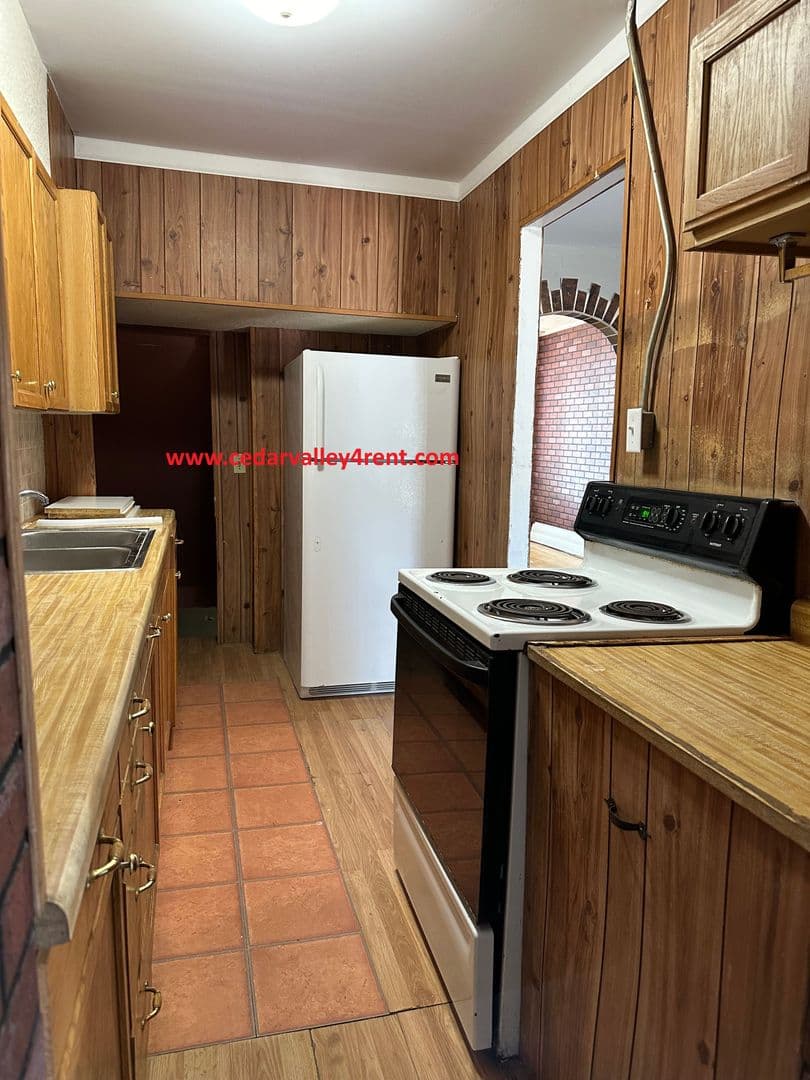 Waterloo House: 434 Oaklawn Avenue