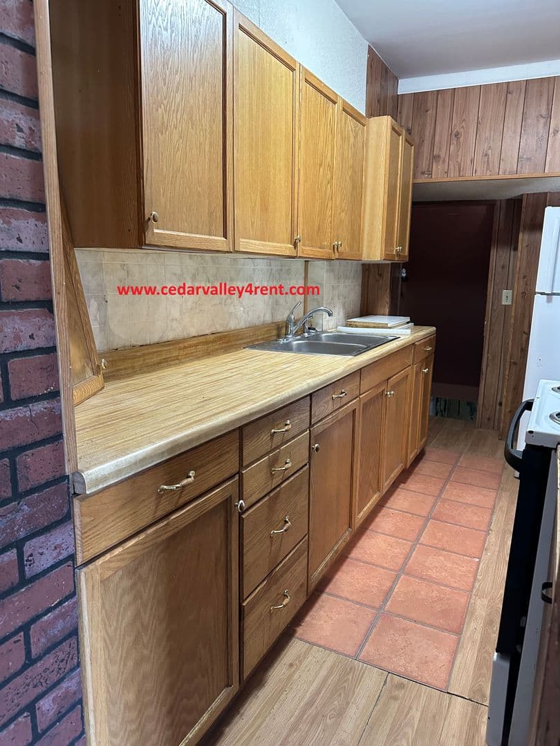 Waterloo House: 434 Oaklawn Avenue