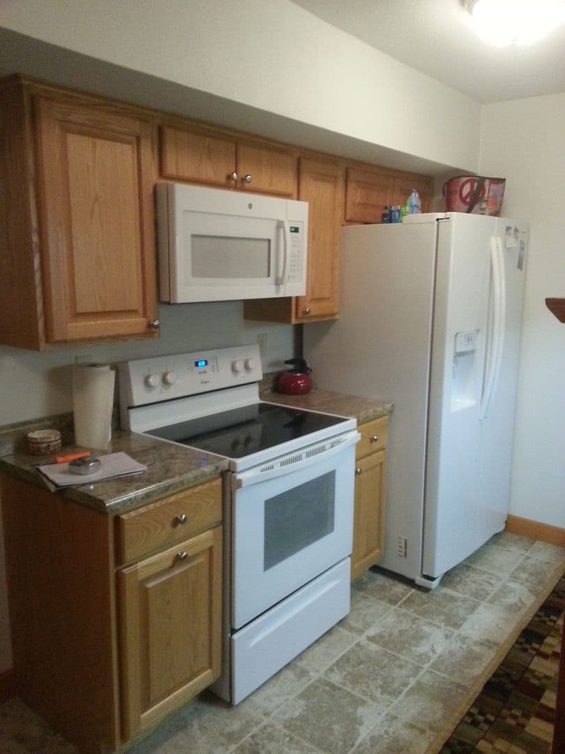 Waterloo Apartment: 525 Colby Rd