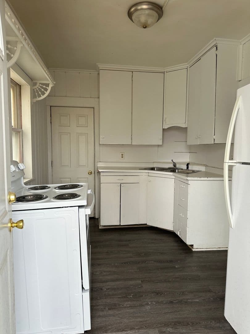 Waterloo House: 410 Randall Street