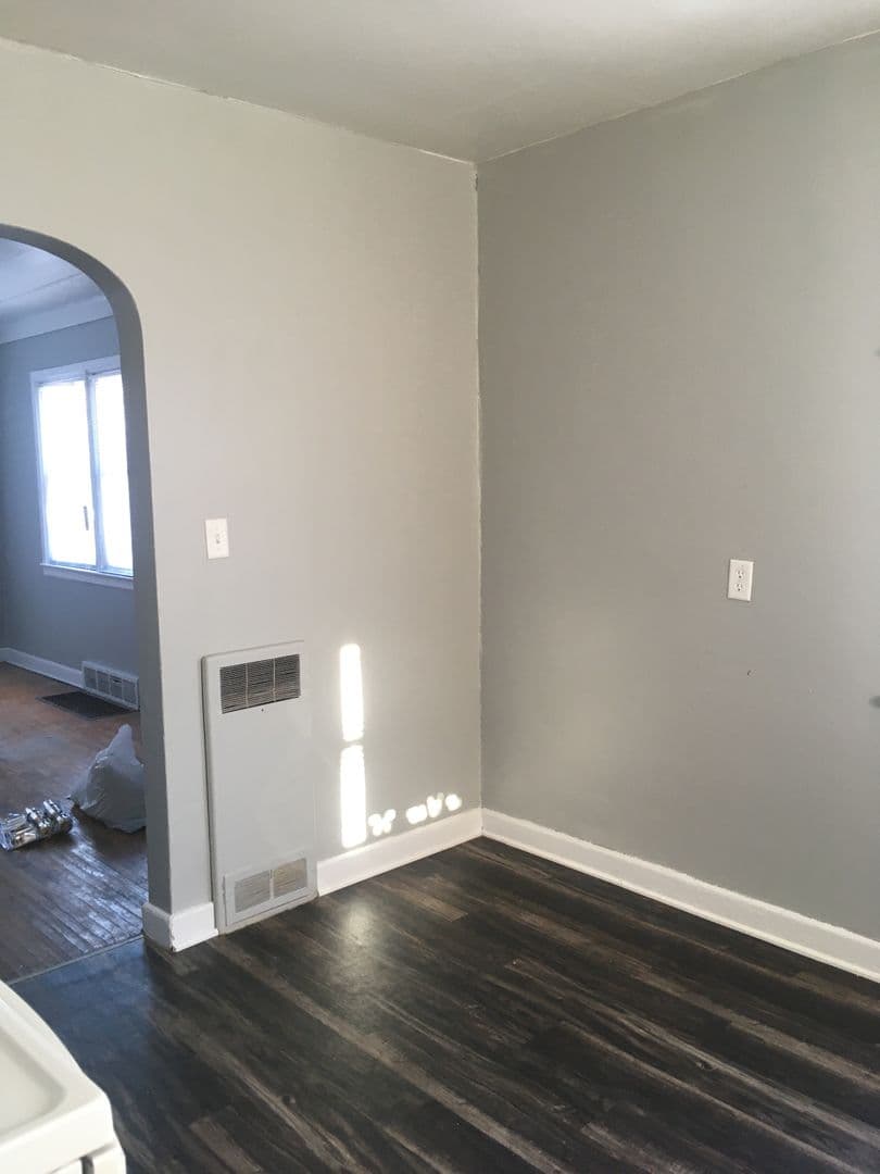 Waterloo House: 1104 West 8th St