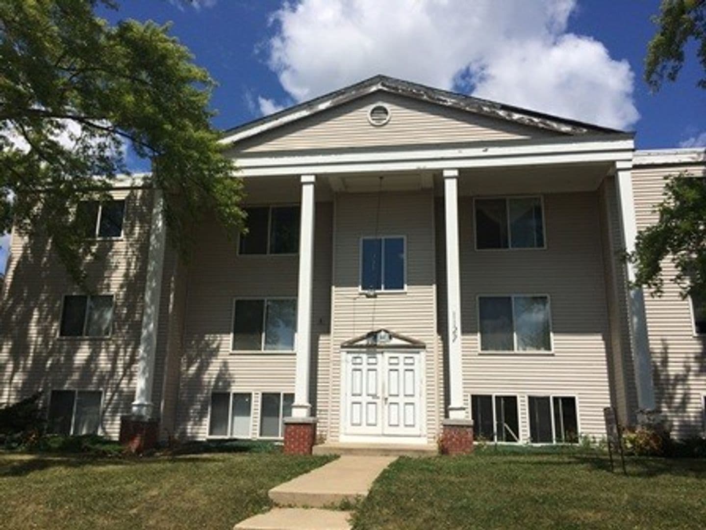 Waterloo Apartment: 1127-1137 Ravenwood Road