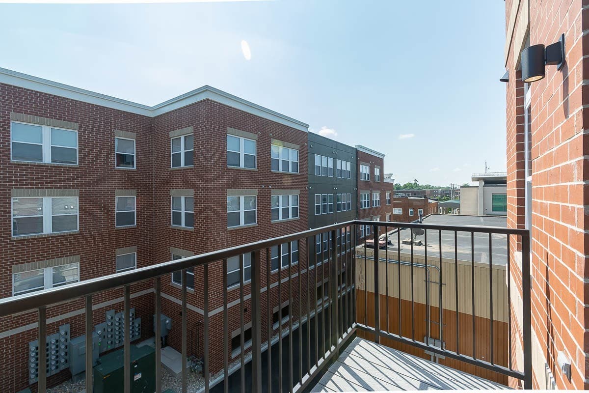 Bloomington Apartment: 215 S. Walnut