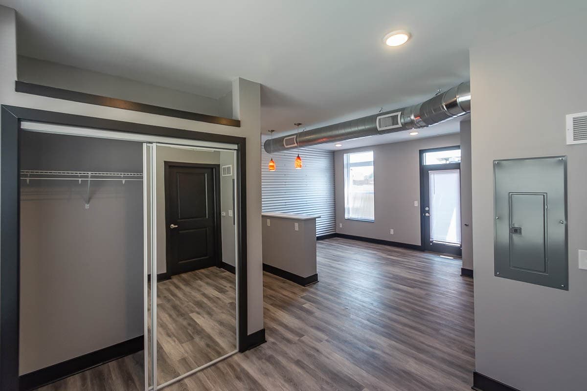 Bloomington Apartment: 215 S. Walnut