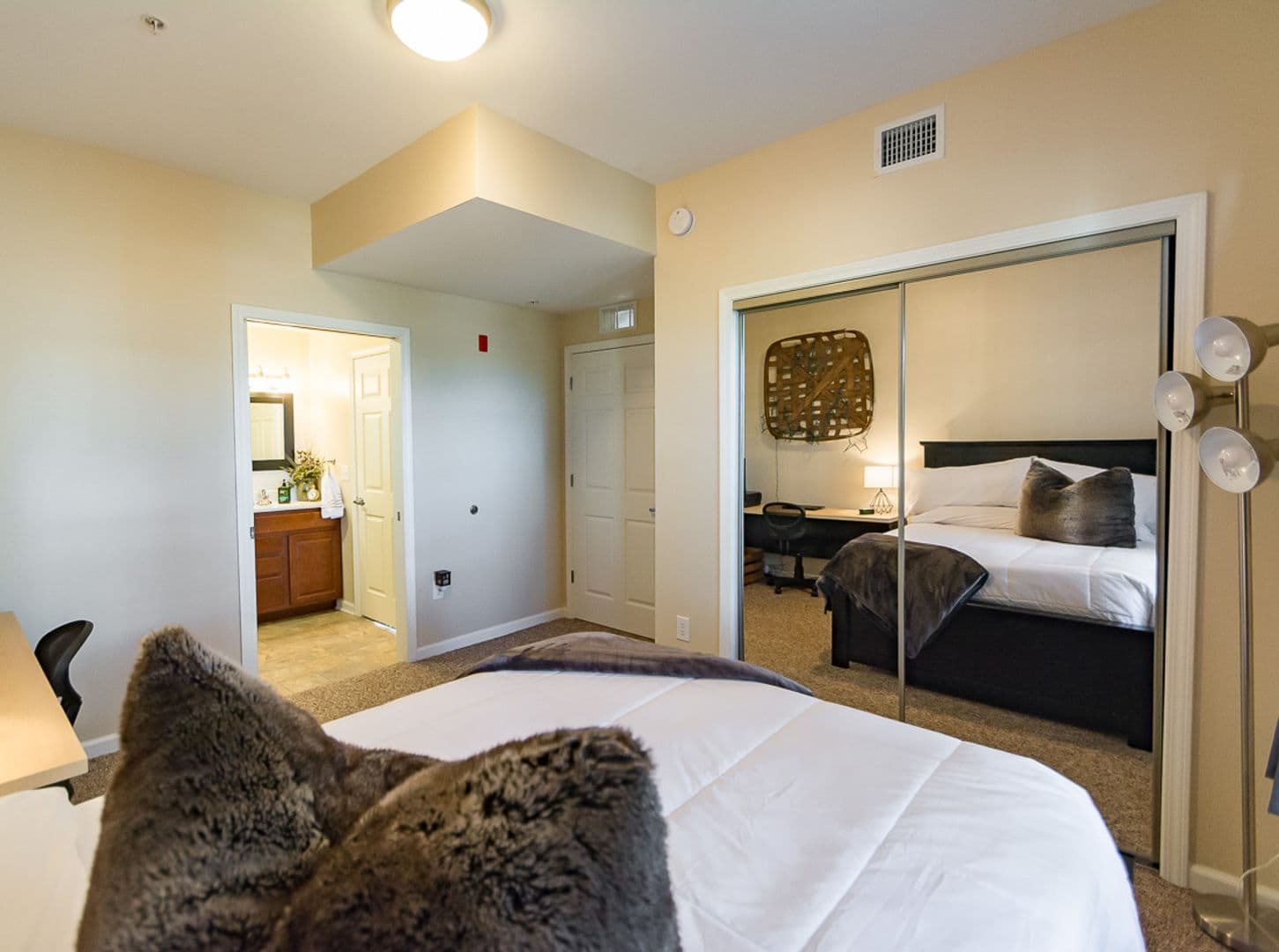 Bloomington Apartment: 2539  Eastgate Lane