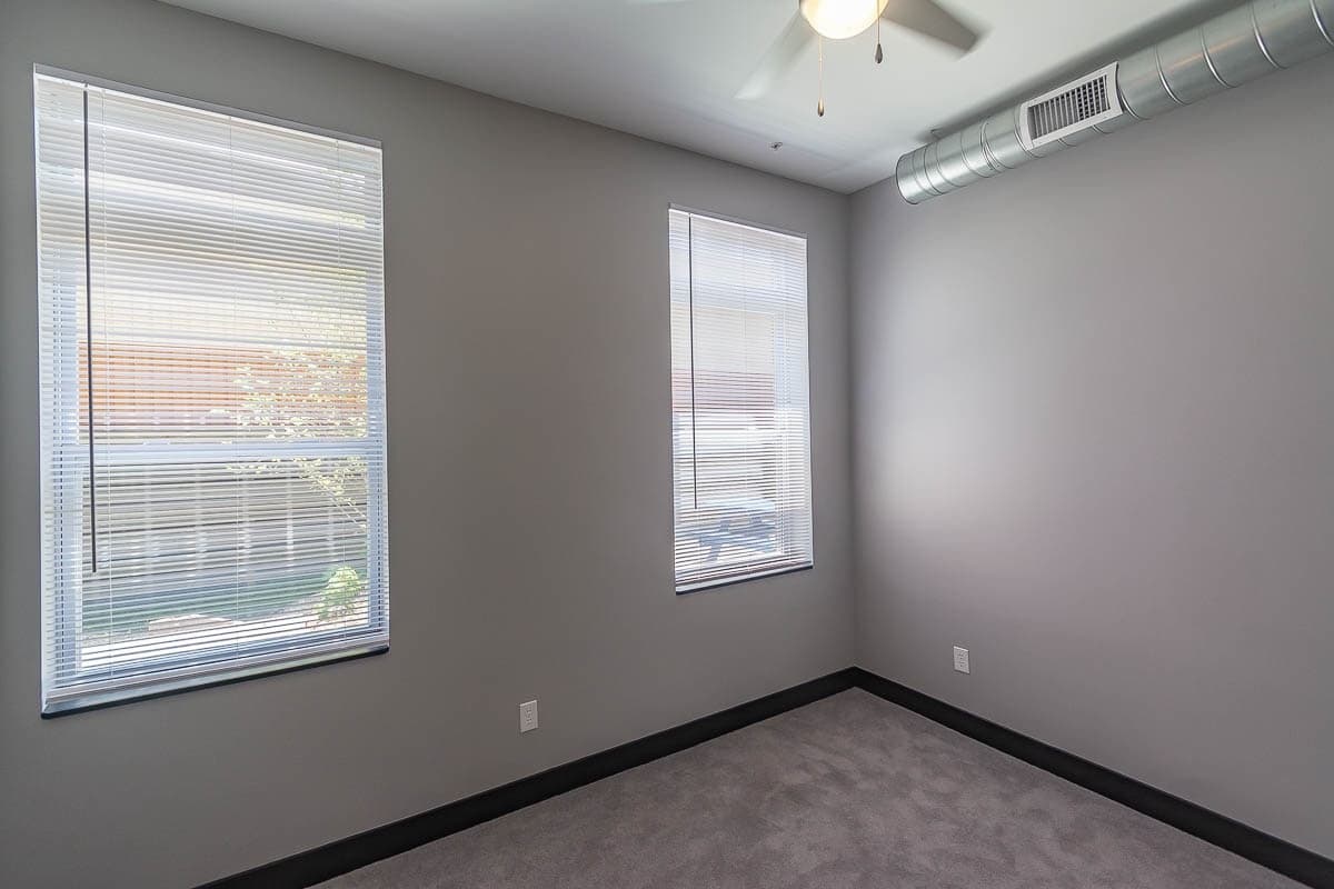Bloomington Apartment: 215 S. Walnut