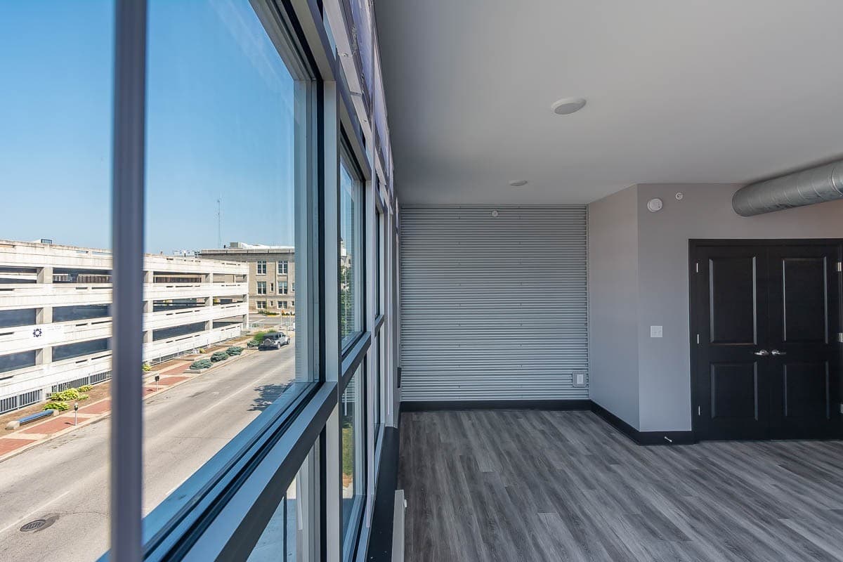 Bloomington Apartment: 215 S. Walnut