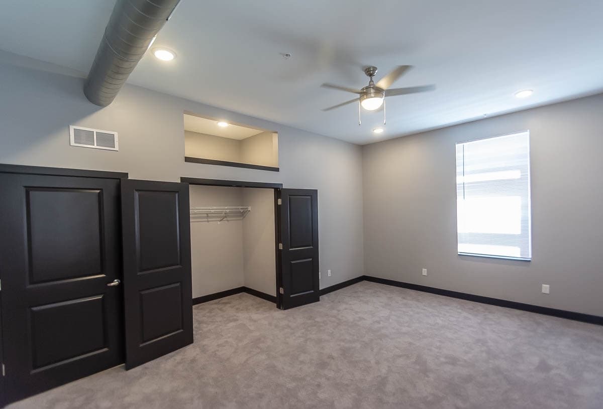 Bloomington Apartment: 215 S. Walnut