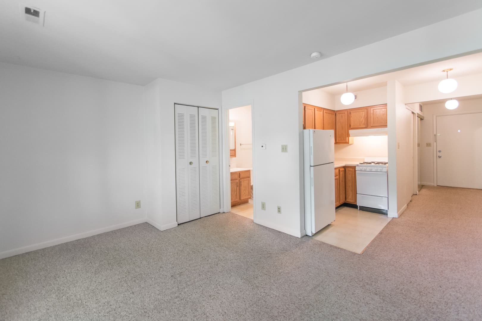 Bloomington Apartment: 504 E. Cottage Grove Avenue