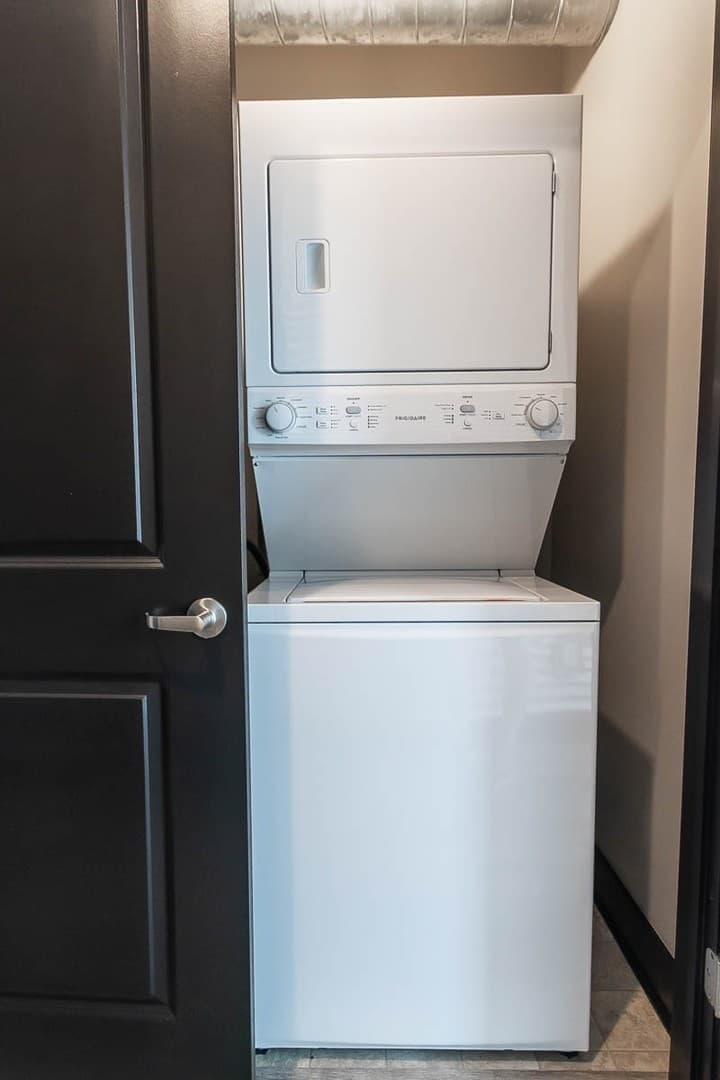Bloomington Apartment: 215 S. Walnut