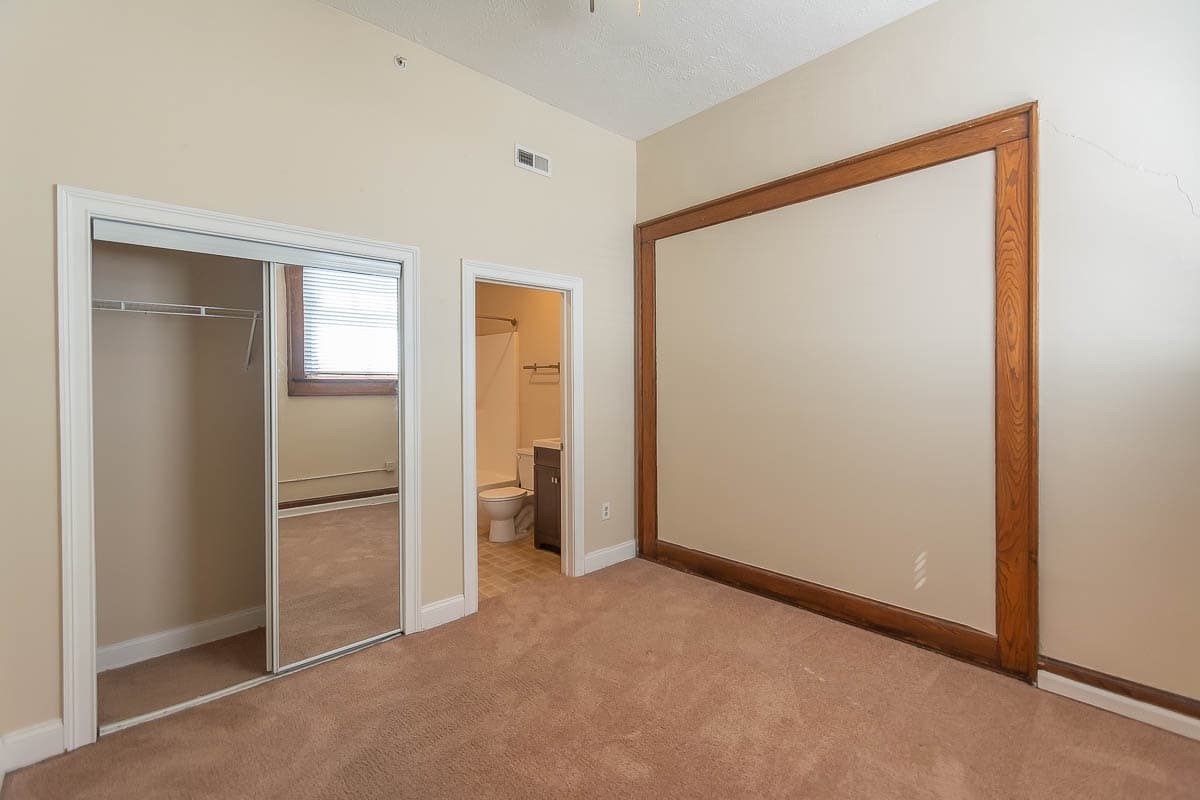 Bloomington Apartment: 106 E. Kirkwood Ave.