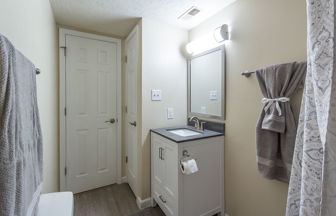 Bloomington Apartment: 513 E 14th St