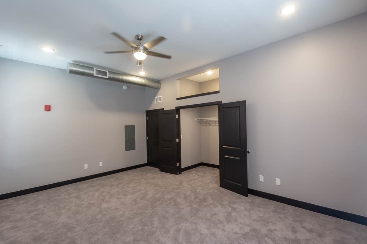 Bloomington Apartment: 215 S. Walnut
