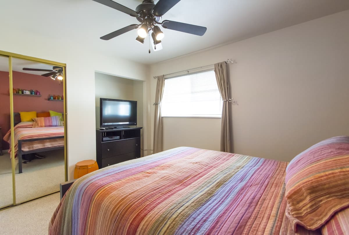 Bloomington Apartment: 504 E. Cottage Grove Avenue