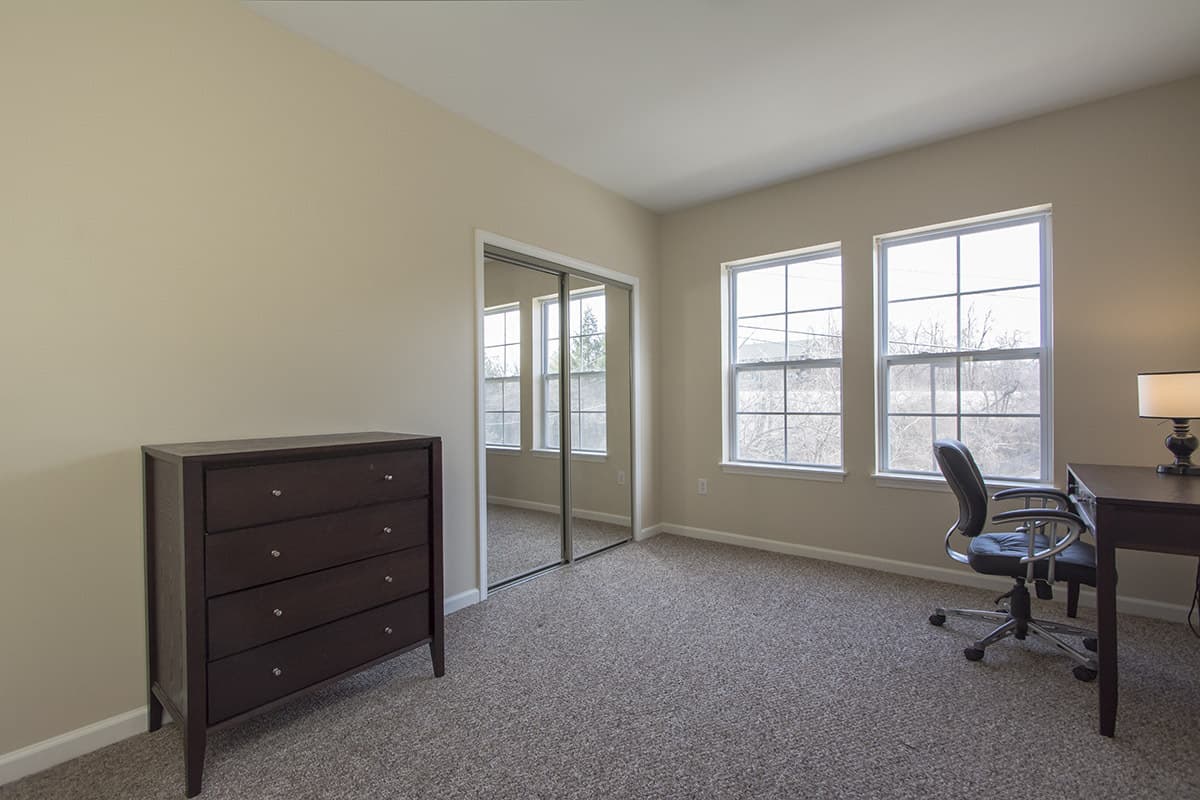 Bloomington Apartment: 2539  Eastgate Lane