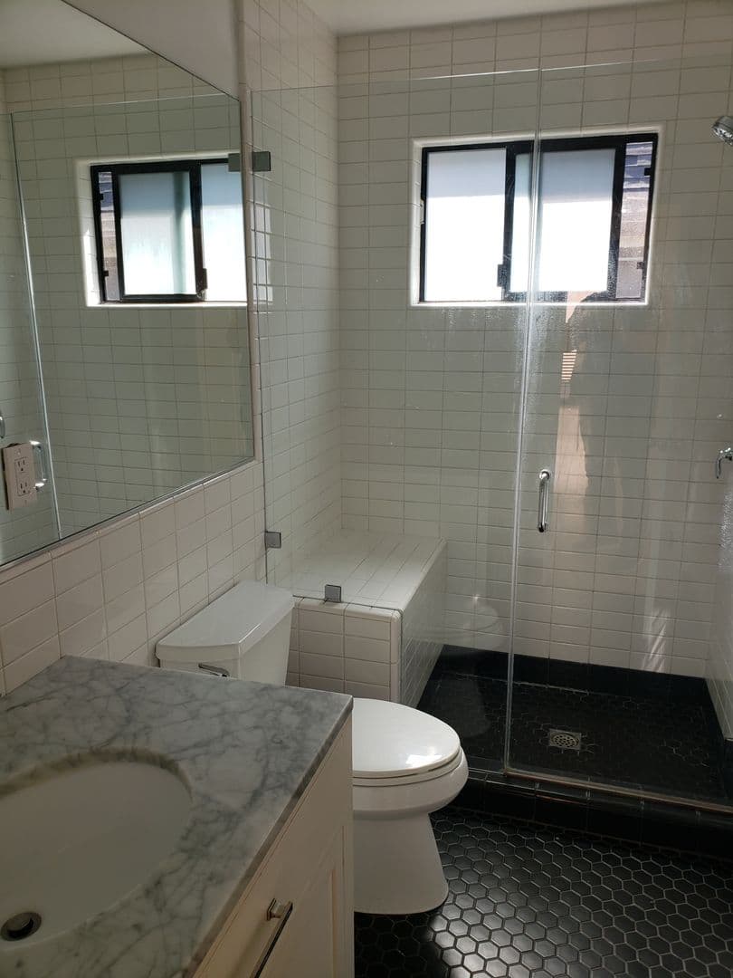Los Angeles Apartment: 410 North Hayworth Avenue