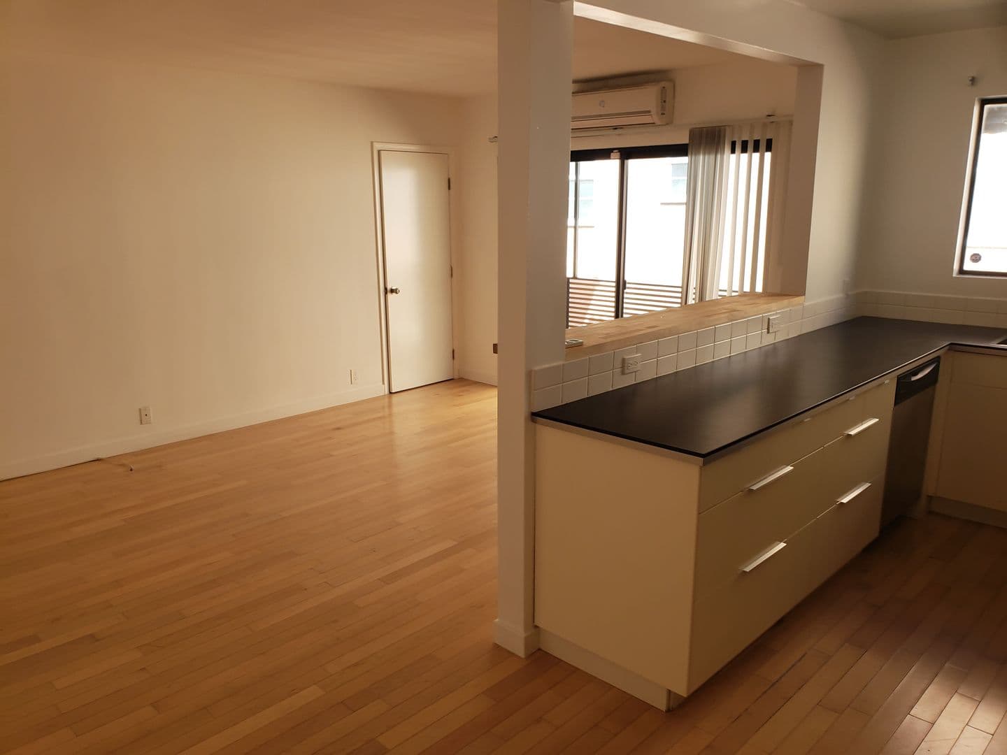 Los Angeles Apartment: 410 North Hayworth Avenue