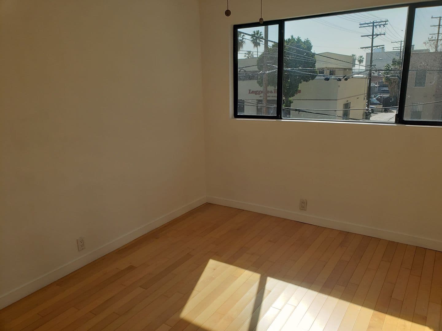 Los Angeles Apartment: 410 North Hayworth Avenue