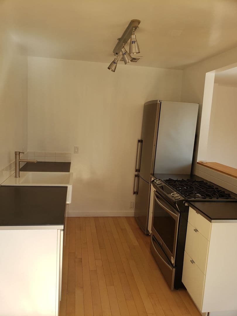 Los Angeles Apartment: 410 North Hayworth Avenue