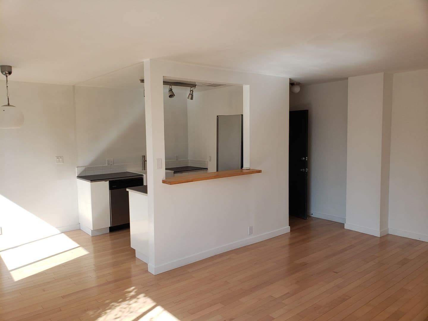 Los Angeles Apartment: 410 North Hayworth Avenue
